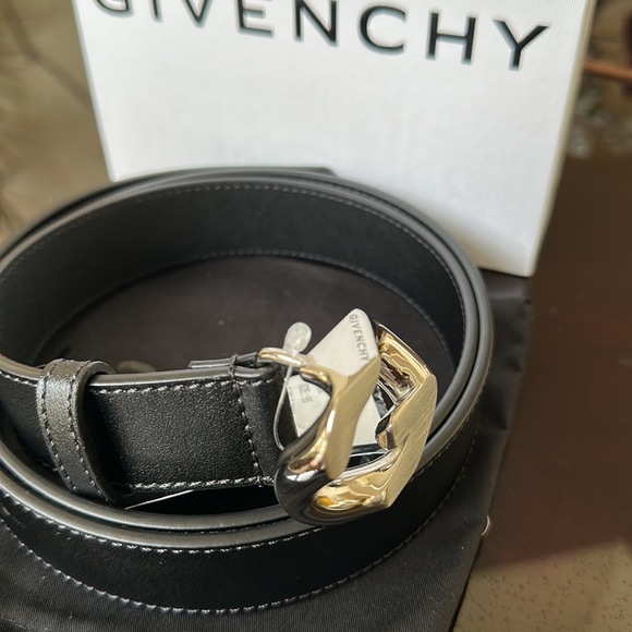 ✨ Givenchy G-Chain Buckle Belt – Made in Italy – With Box – Perfect Gift ✨ - Picture 7 of 11